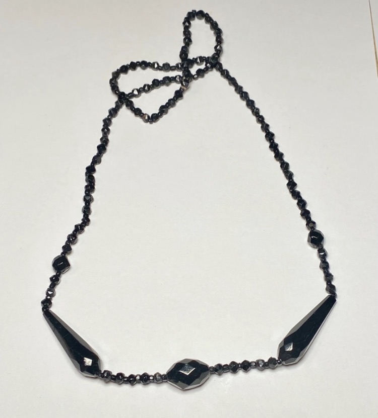 Lot 104: 1920s-1940s Art Deco Faceted Black Glass Necklace — Mourning Jewelry
