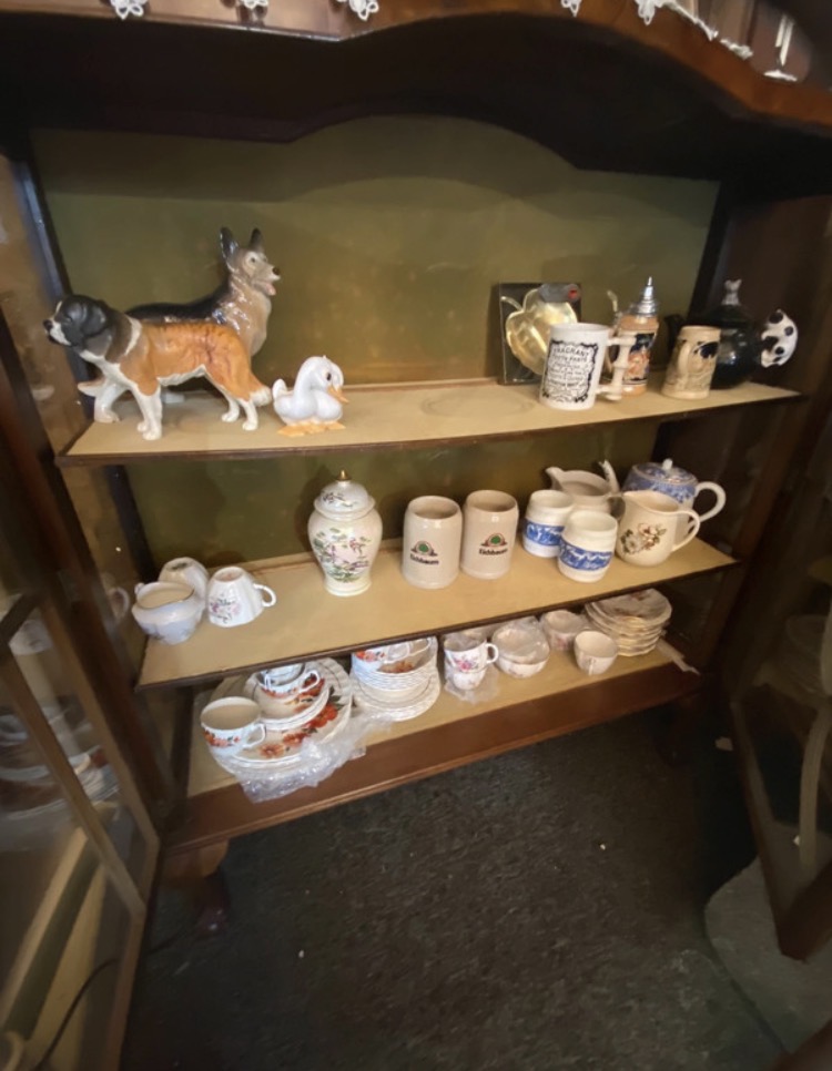 1930s-burr-walnut-display-cabinet-with-original-key-169-5