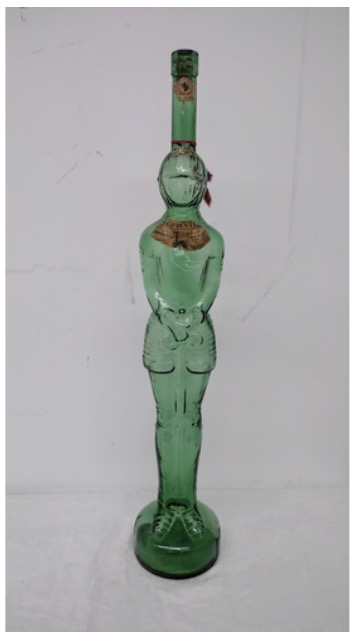 Lot 155: 1950s Luigi Cecchi & Figli Chianti Bottle — Condottiero Form, Green Glass