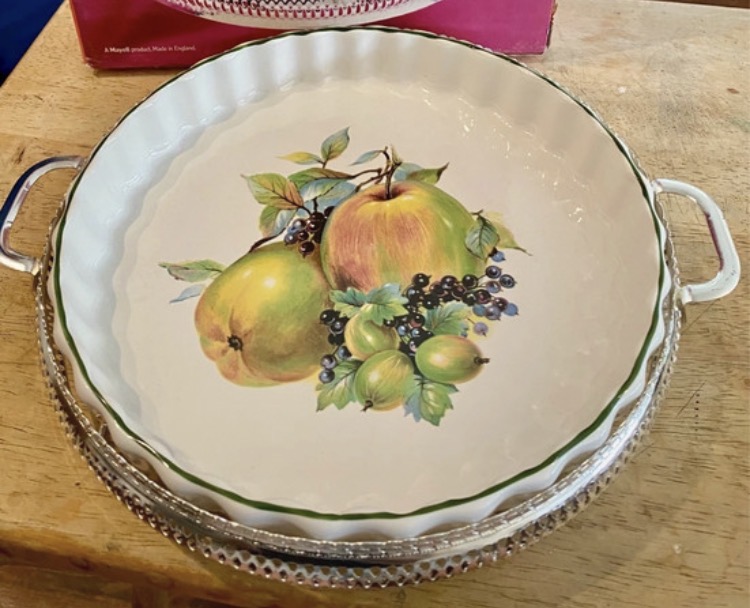 1970s-queen-anne-silver-plated-stand-ceramic-flan-dish-fruit-design-137-2