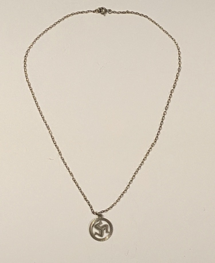 1970s-sterling-silver-isle-of-man-triskelion-pendant-necklace-142-2