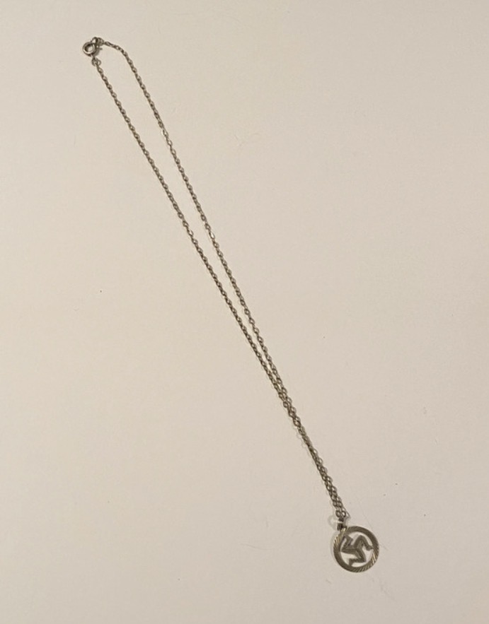 1970s-sterling-silver-isle-of-man-triskelion-pendant-necklace-142-4