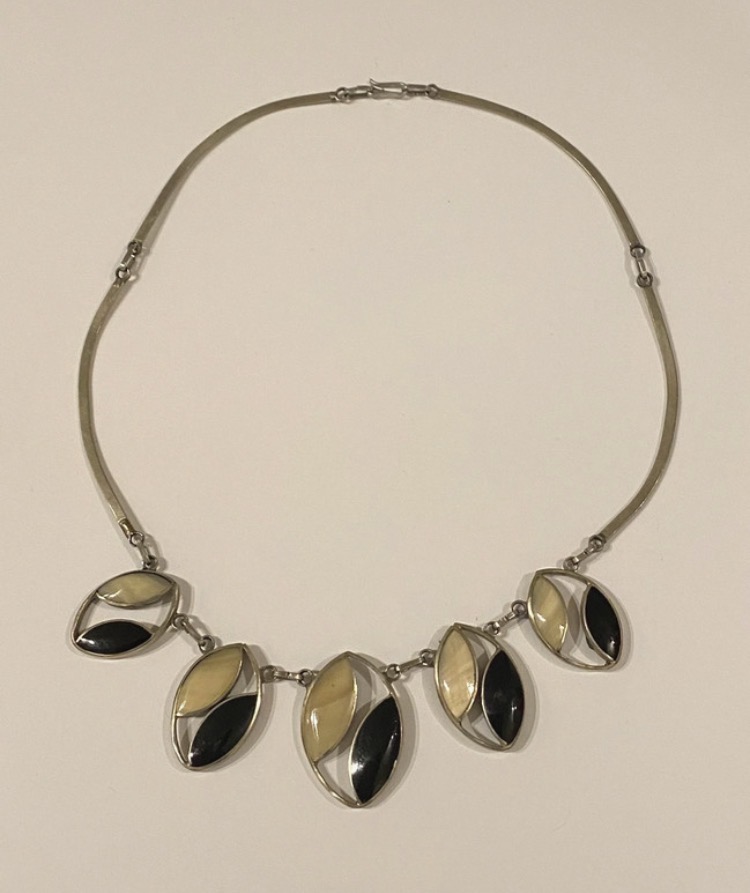 Lot 130: 1970s Style Double-Sided Geometric Pendant Necklace