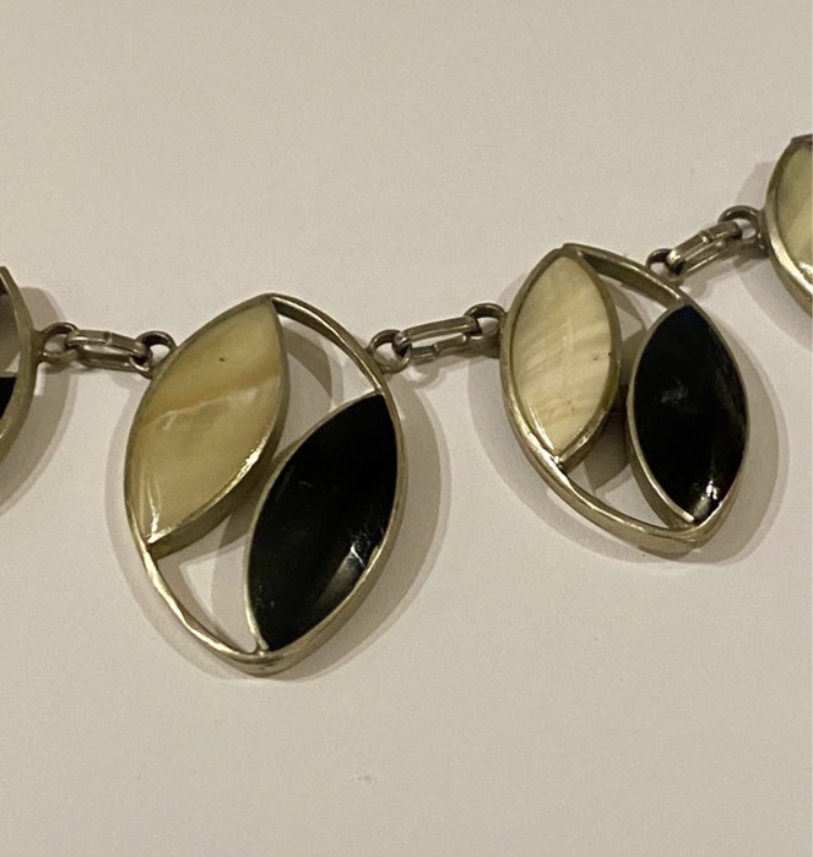 1970s-style-double-sided-geometric-pendant-necklace-130-2