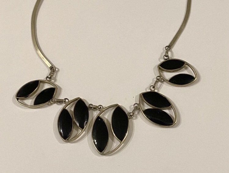 1970s-style-double-sided-geometric-pendant-necklace-130-4