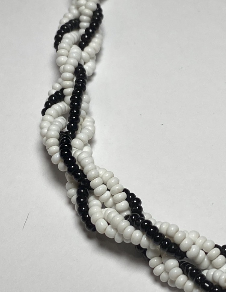 1980s-braided-seed-bead-necklace-black-white-torsade-103-2