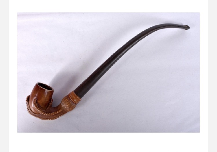 Lot 160: Antique Meerschaum Claw Pipe — 26 cm