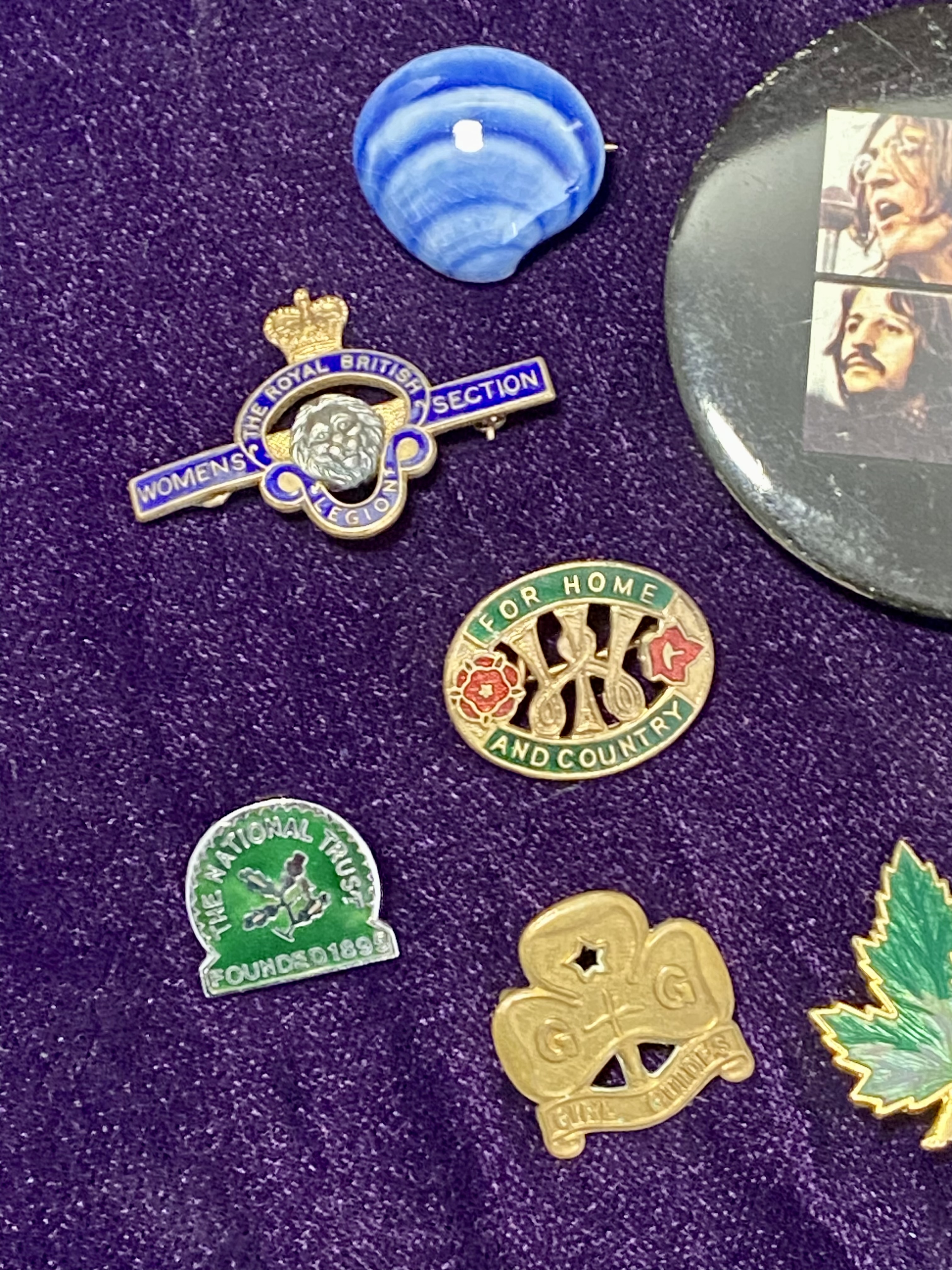 collection-of-11-vintage-badges-brooches-beatles-wi-royal-legion-more-080-2