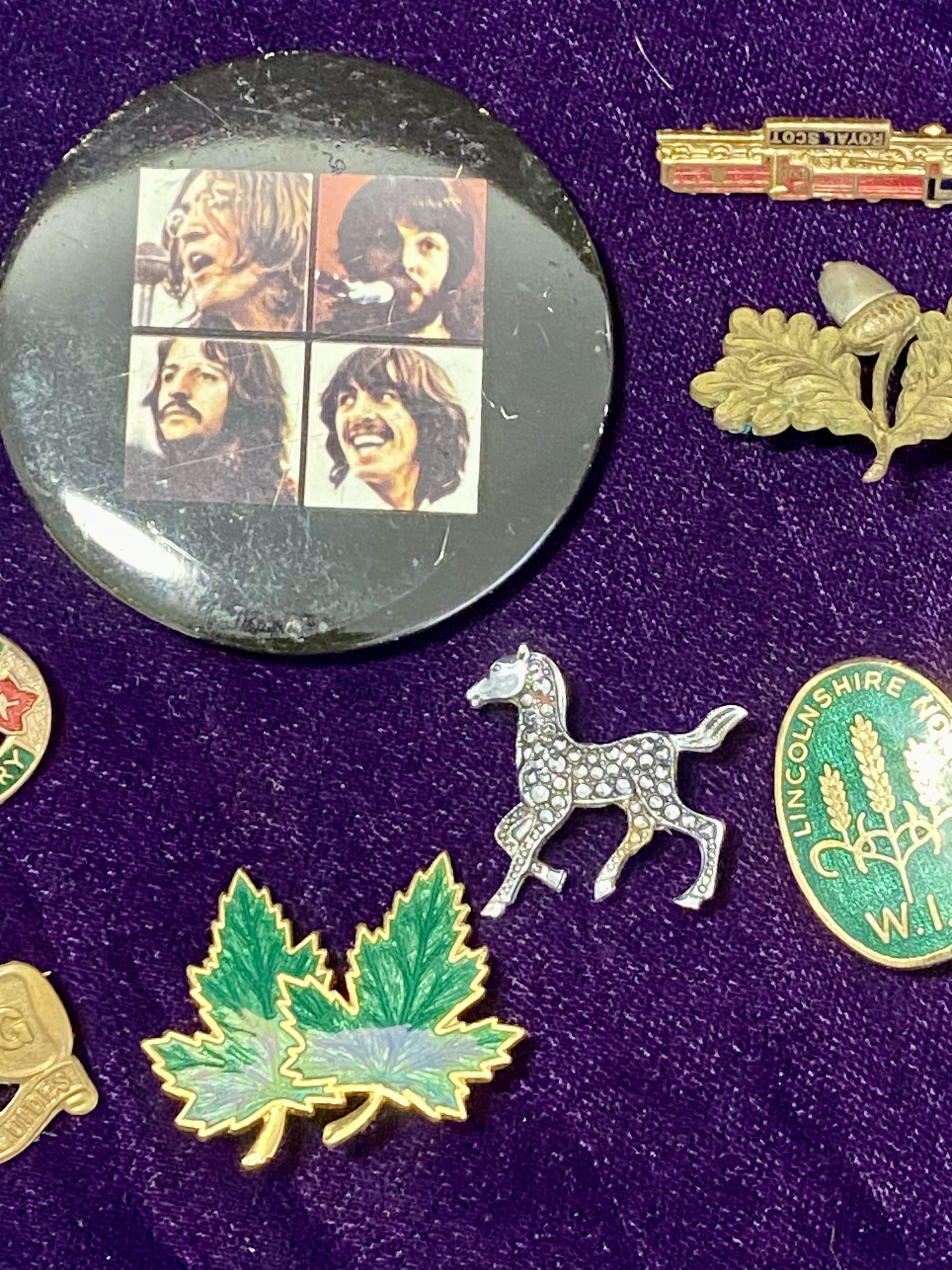 collection-of-11-vintage-badges-brooches-beatles-wi-royal-legion-more-080-3