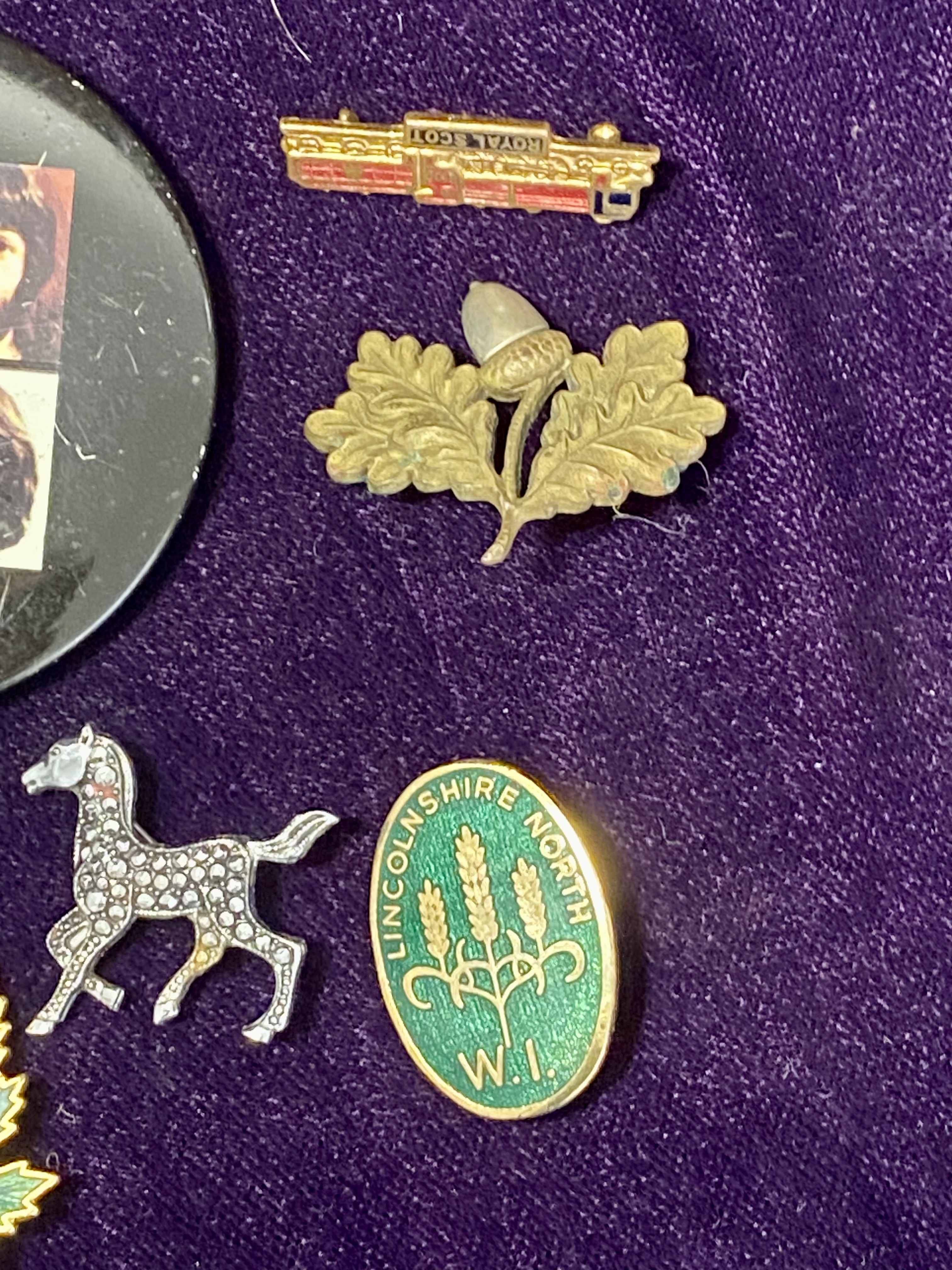 collection-of-11-vintage-badges-brooches-beatles-wi-royal-legion-more-080-4