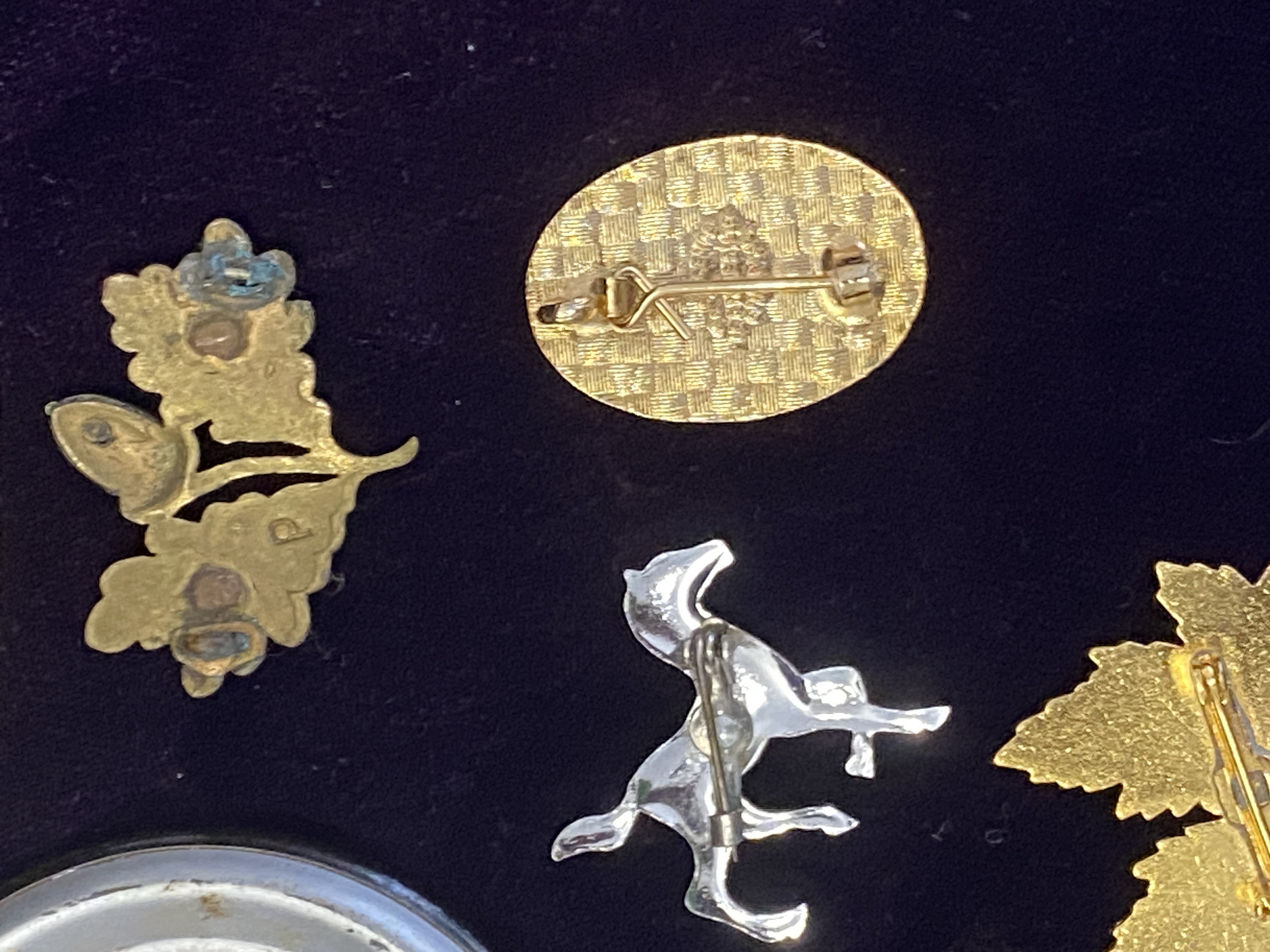 collection-of-11-vintage-badges-brooches-beatles-wi-royal-legion-more-080-9