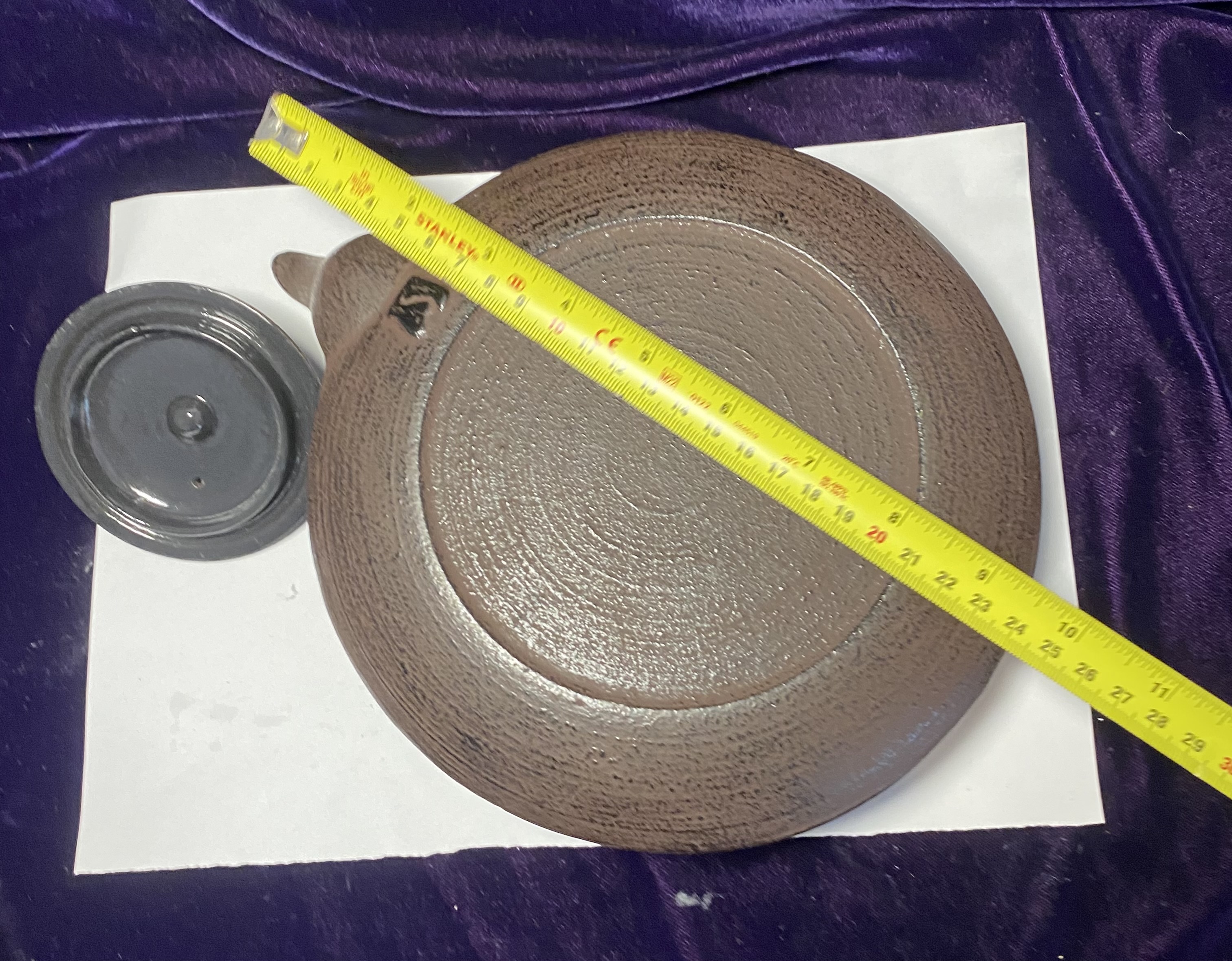 contemporary-japanese-cast-iron-teapot-engraved-characters-083-6