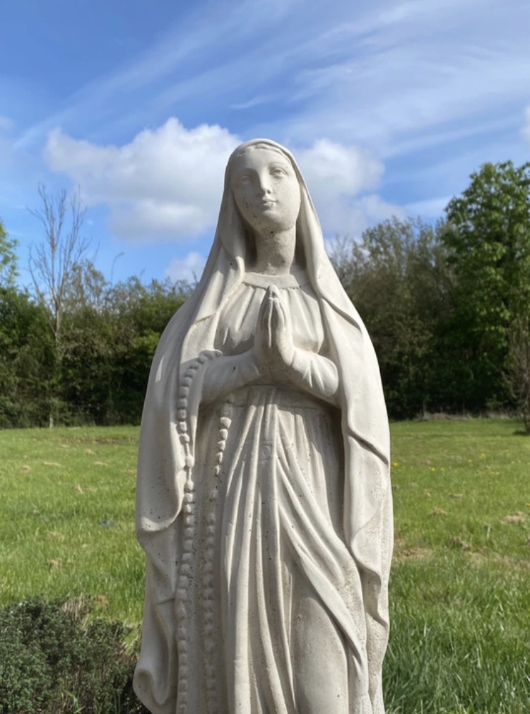 Lot 199: Large 77cm Solid Cast Stone Virgin Mary Garden Statue | Weathered Patina