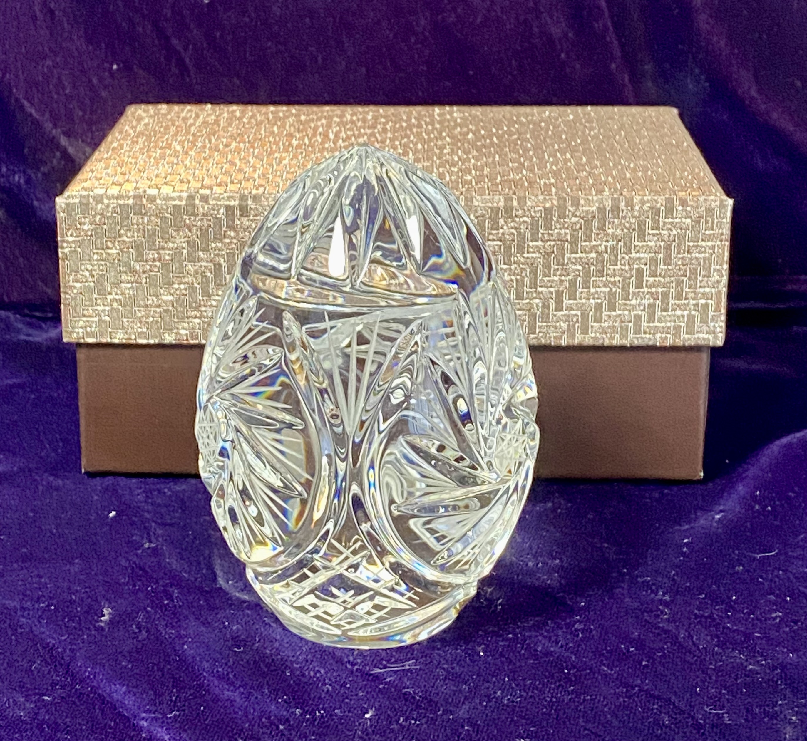 Lot 059: Late 20th Century Cut Lead Crystal Egg Paperweight — Pinwheel & Starburst