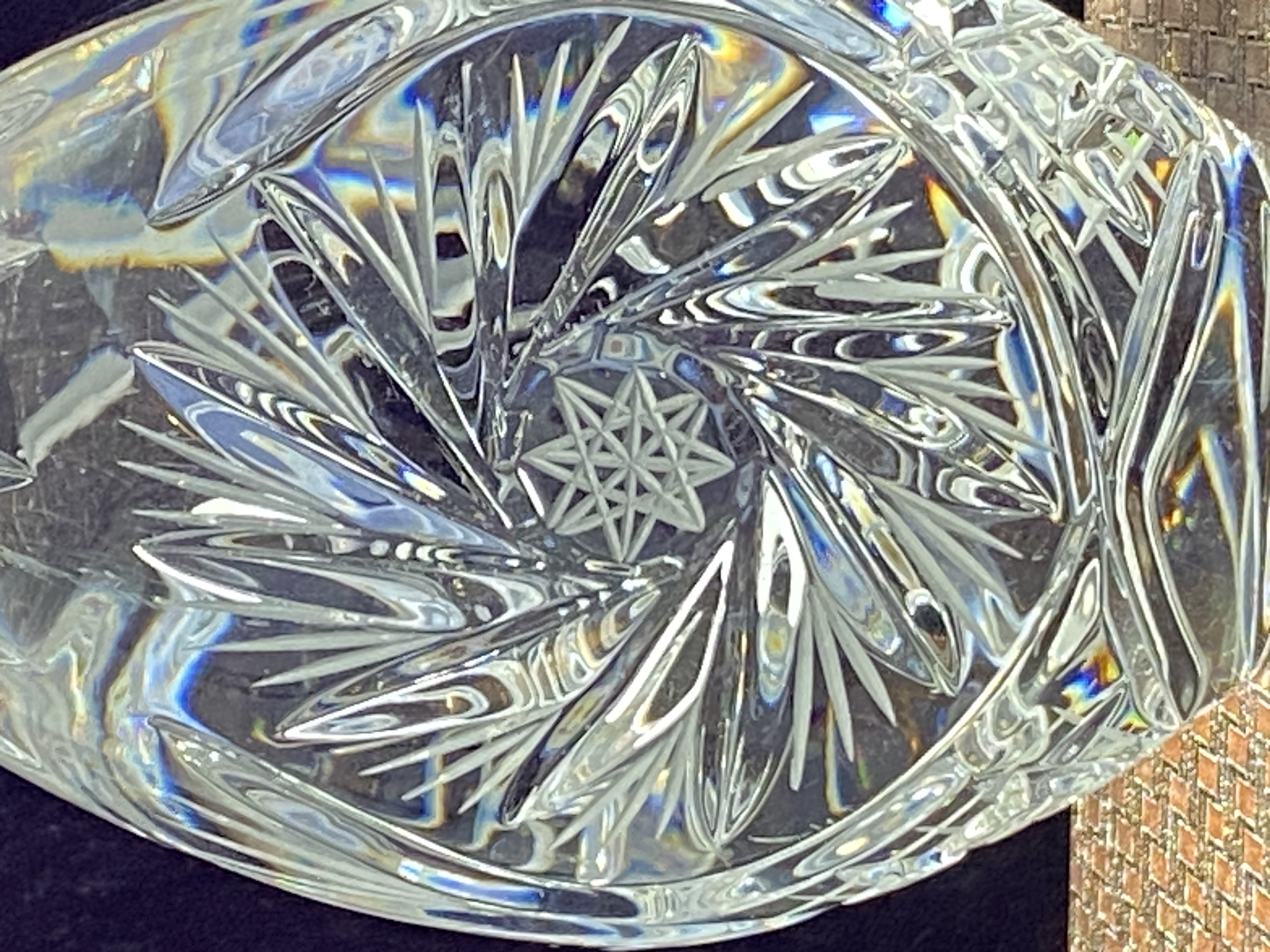late-20th-century-cut-lead-crystal-egg-paperweight-pinwheel-starburst-059-3