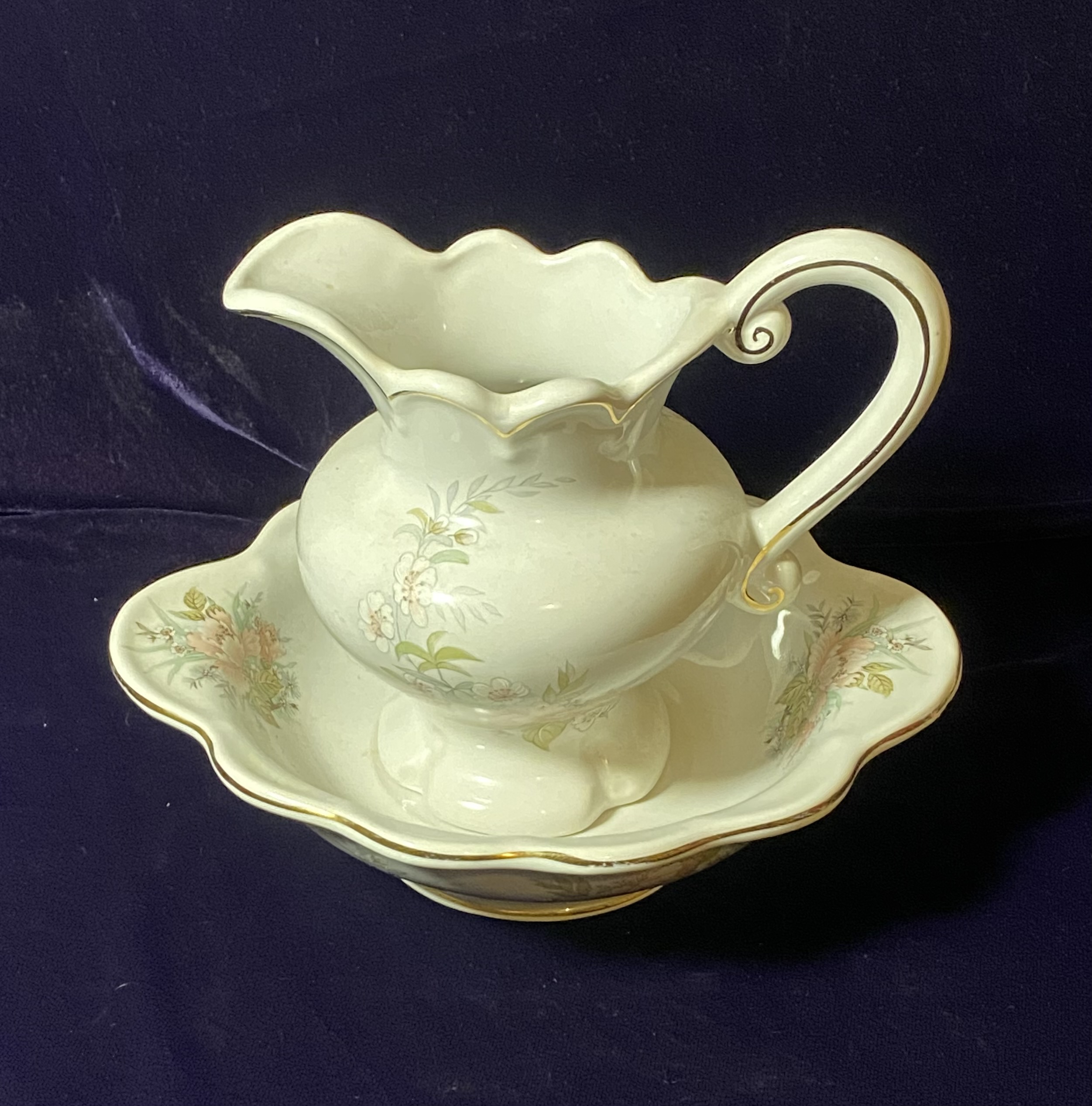 Lot 050: Maryleigh Pottery Staffordshire Ceramic Jug and Bowl Set — Floral Design