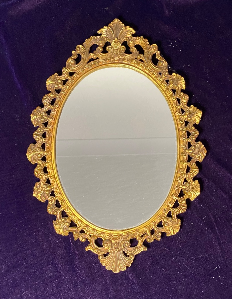 Lot 061: Mid-20th Century Baroque Style Oval Wall Mirror — Acanthus & Shell Design