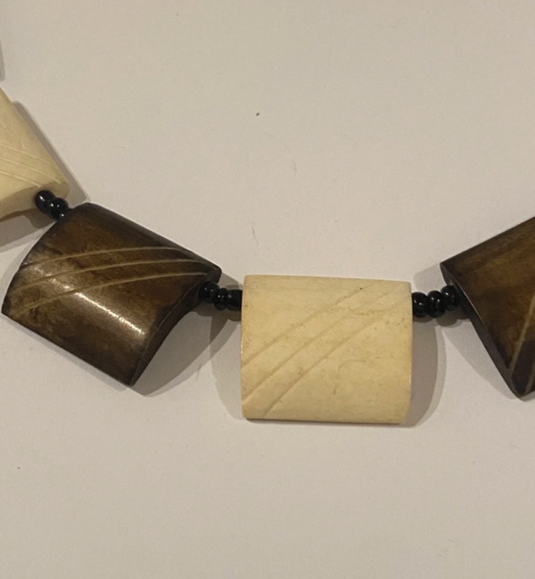 mid-century-hand-carved-bone-horn-necklace-boho-style-123-2