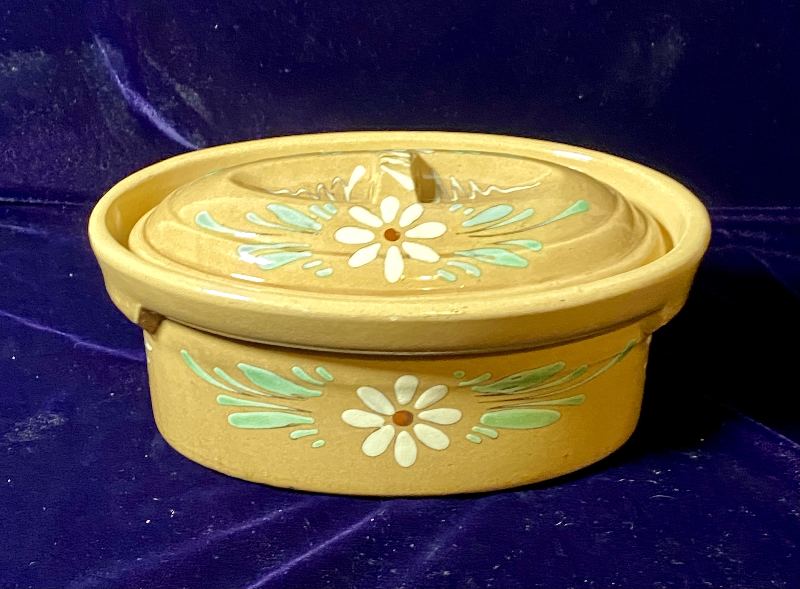 Lot 051: Mid-to-Late 20th Century HB Earthenware Casserole Dish — Floral Motif