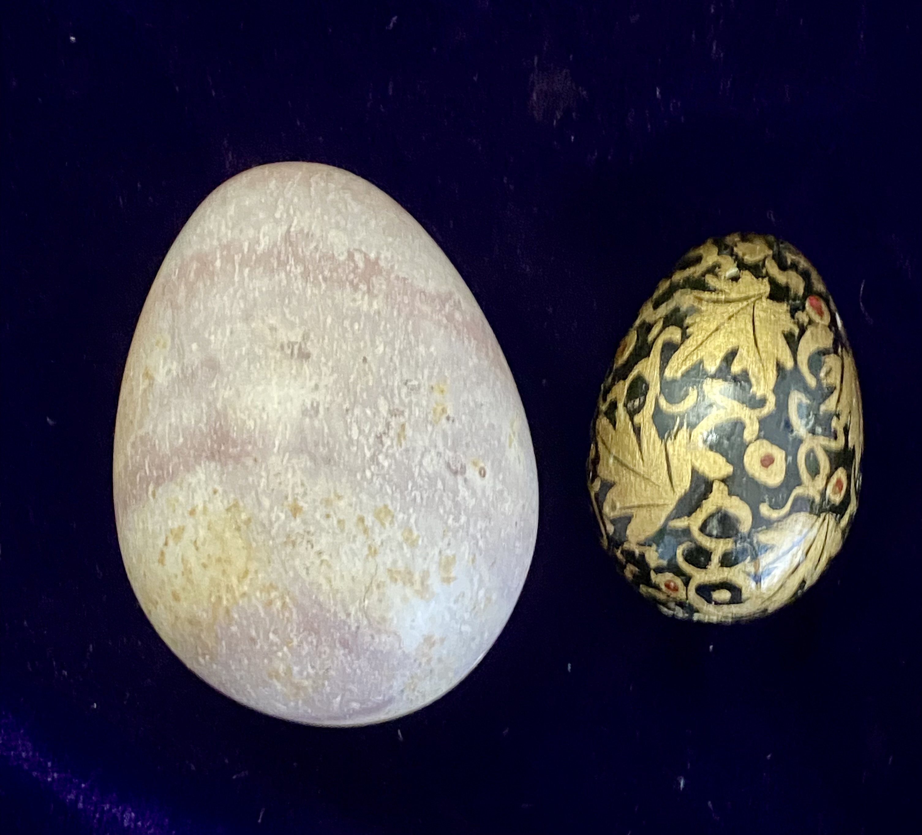 pair-of-decorative-eggs-marble-and-papier-m-ch-081-3