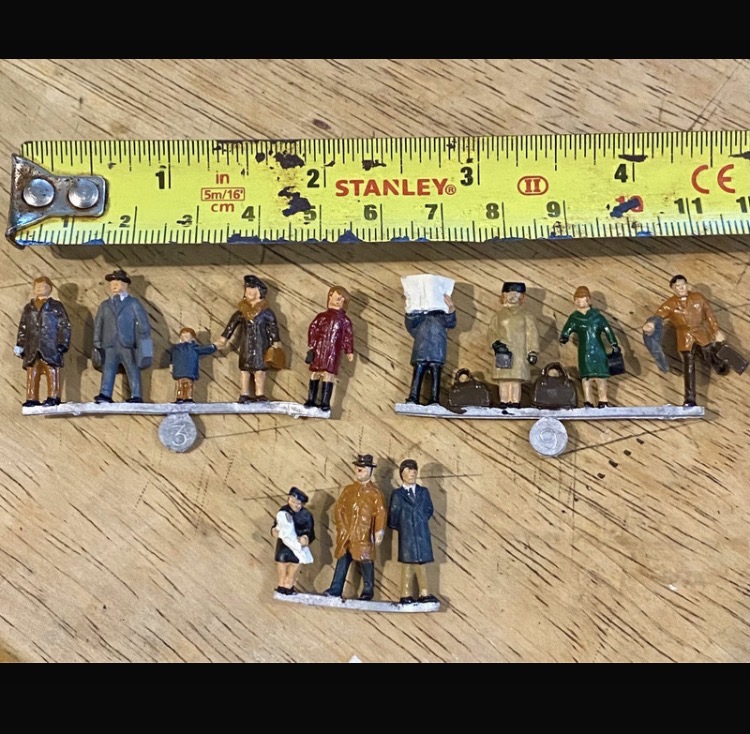Lot 098: Set of 12 1950s Hornby Dublo Die-Cast Metal Figures — OO Gauge Passengers