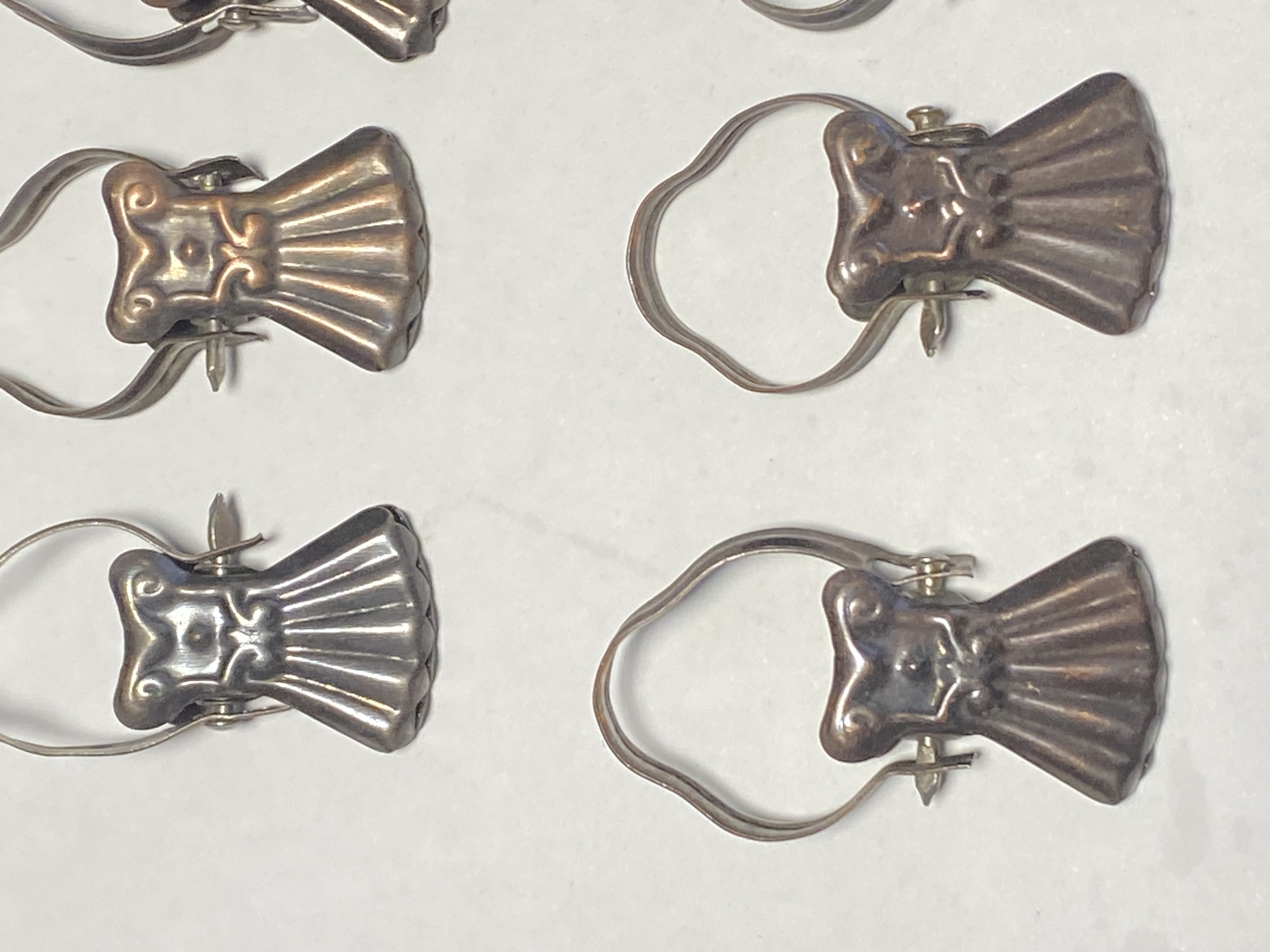 set-of-eleven-vintage-metal-dress-hooks-clips-082-2