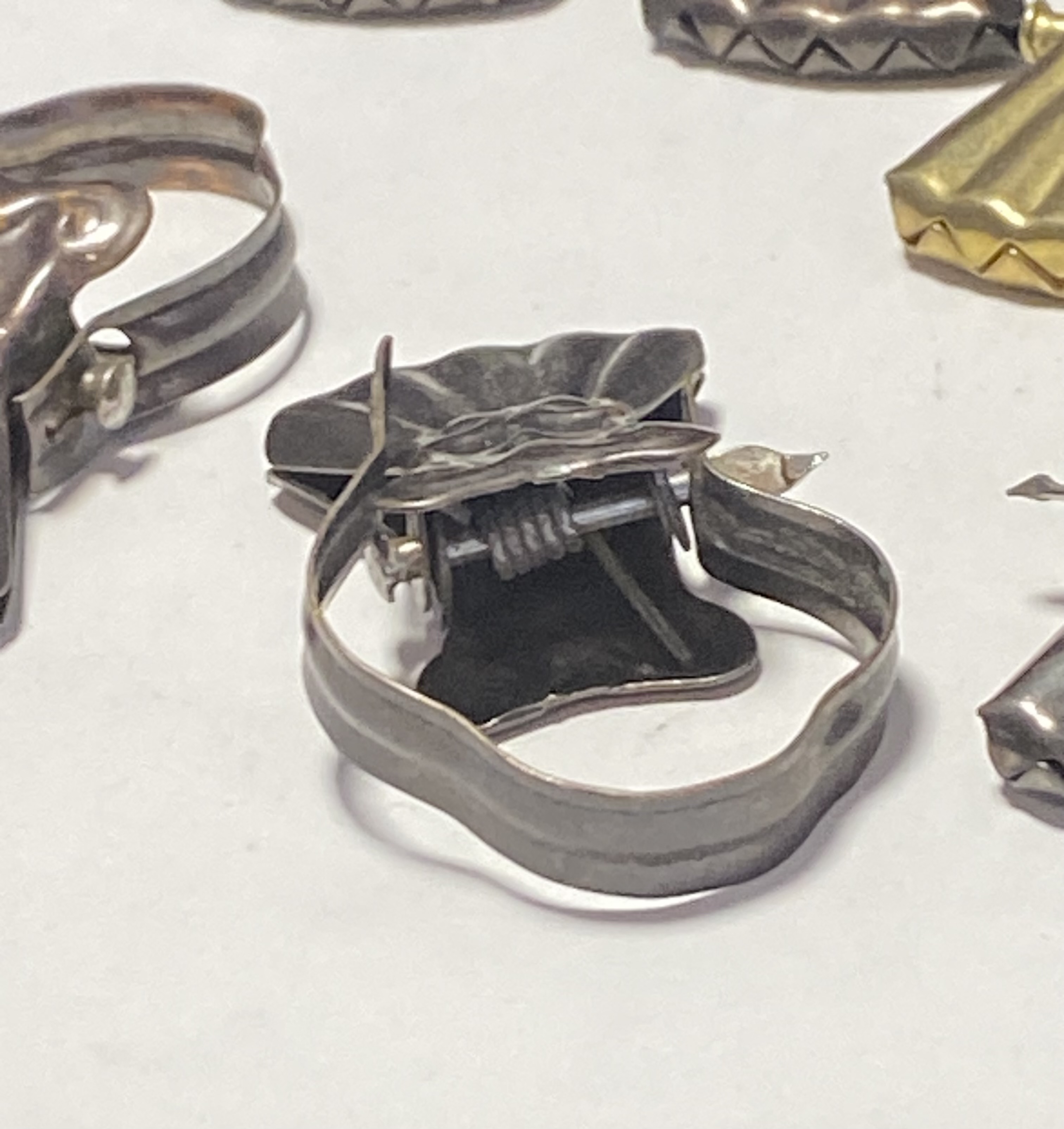 set-of-eleven-vintage-metal-dress-hooks-clips-082-5