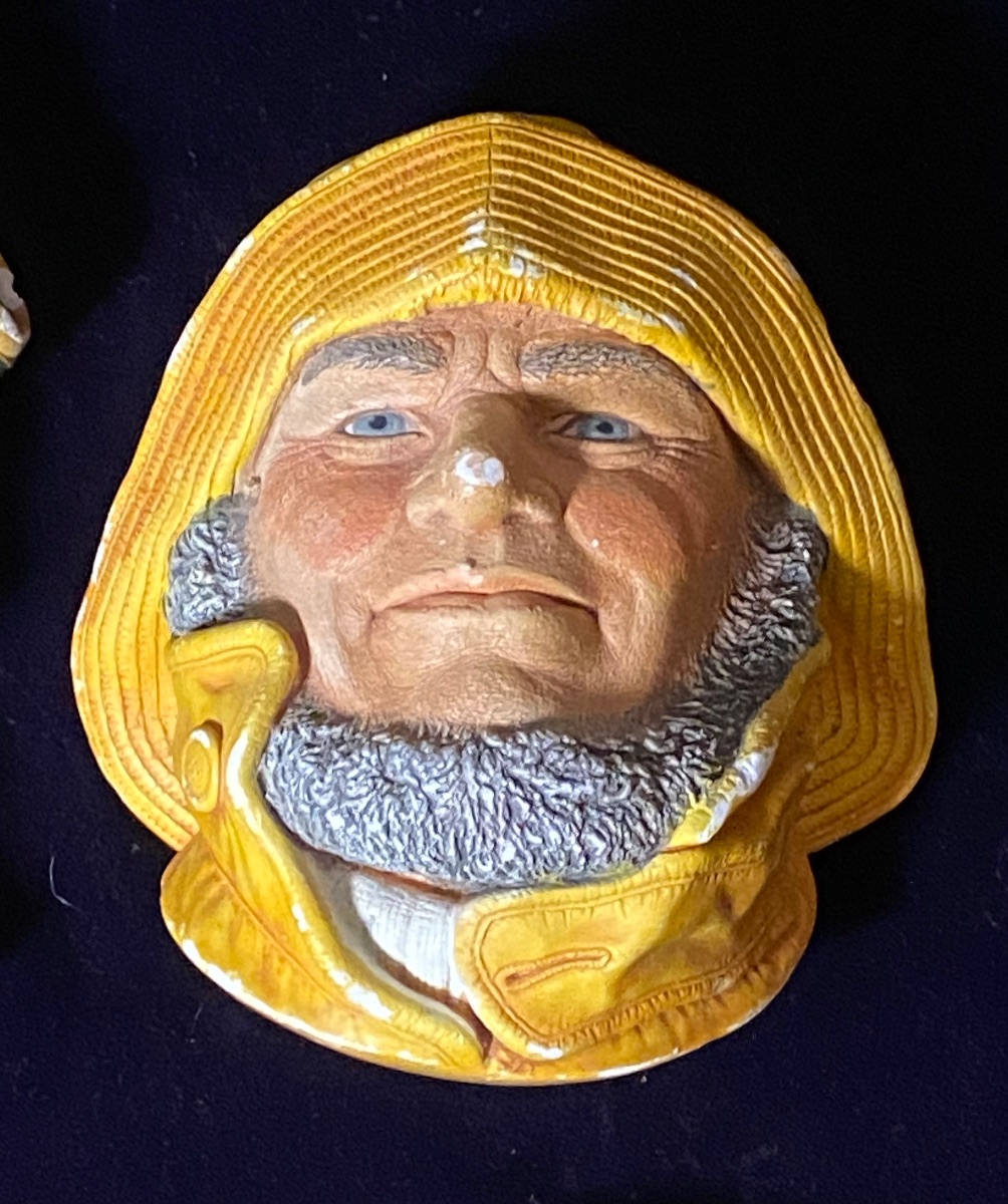 set-of-four-1970s-chalkware-wall-plaques-nautical-middle-eastern-figures-047-3