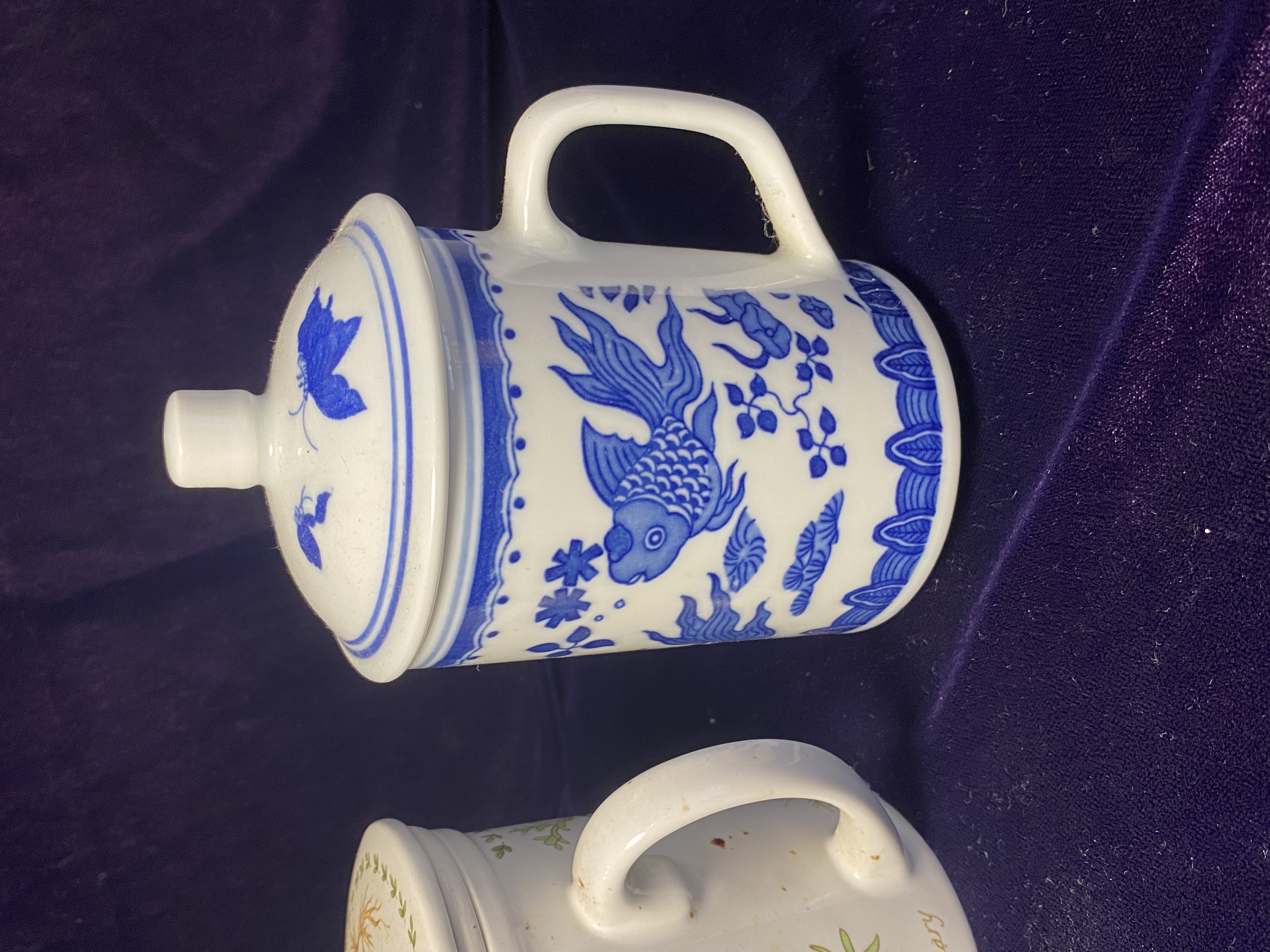 set-of-three-mid-to-late-20th-century-chinese-porcelain-lidded-infusion-mugs-068-4