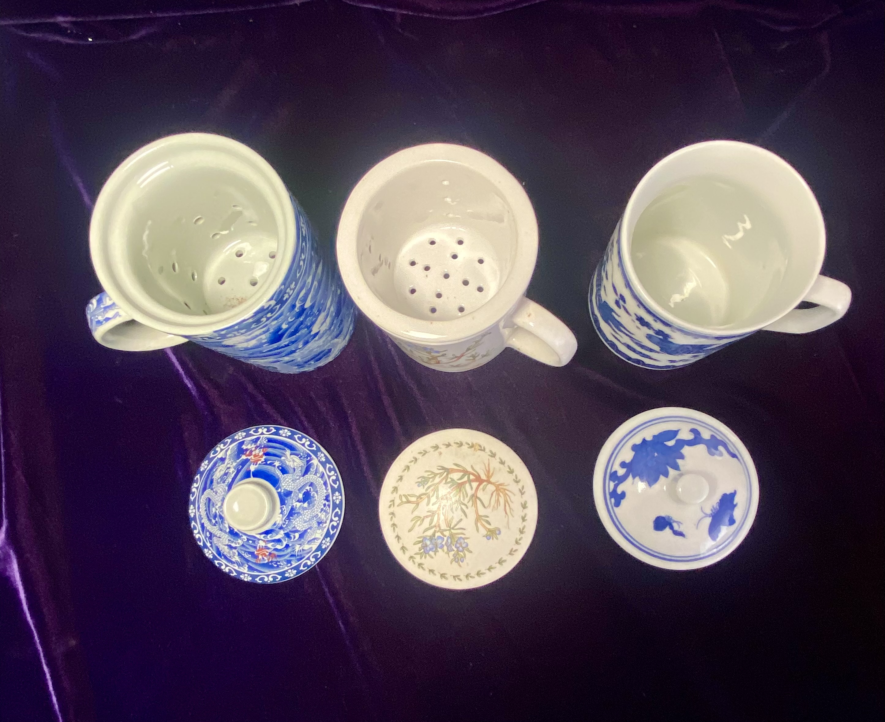 set-of-three-mid-to-late-20th-century-chinese-porcelain-lidded-infusion-mugs-068-5
