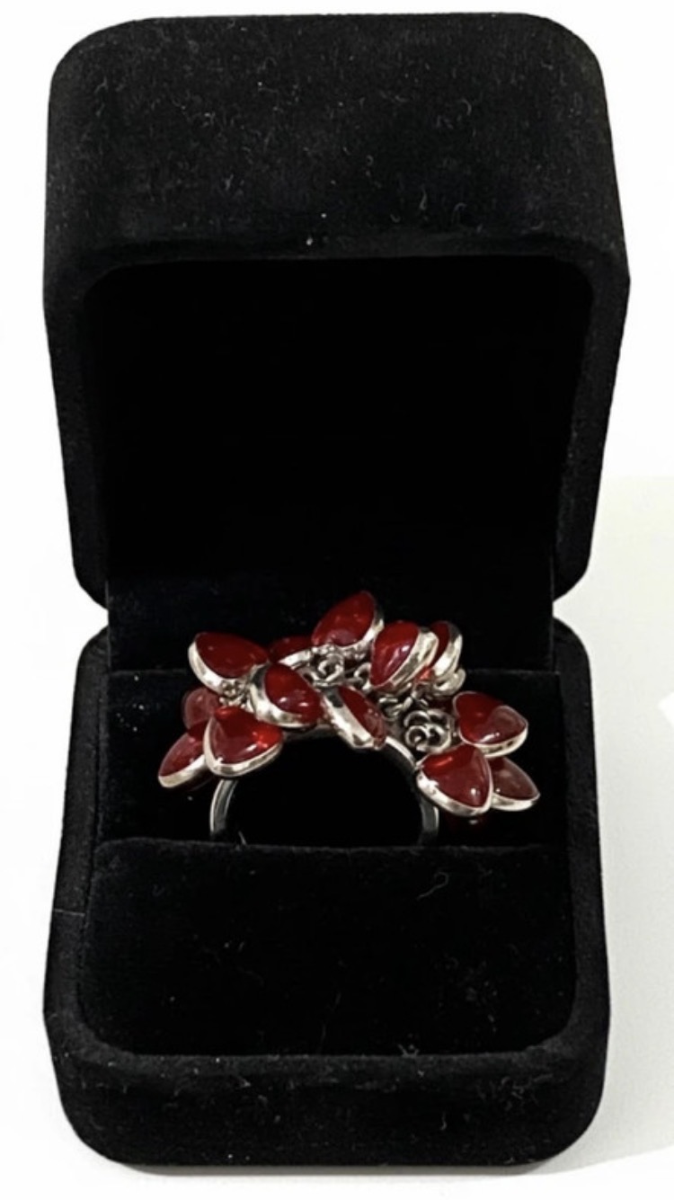 Lot 135: Swatch Bijoux 'Love Explosion' Stainless Steel Heart Shaker Ring