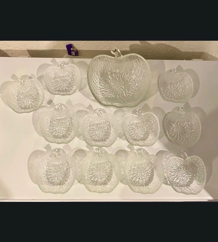Lot 006: Vintage 1970s Glass Apple Dessert Bowl Set (12 Piece)