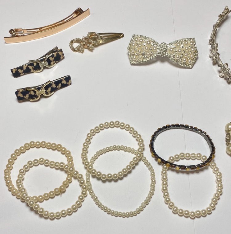 vintage-hair-clips-bangles-bundle-faux-pearl-diamante-106-2