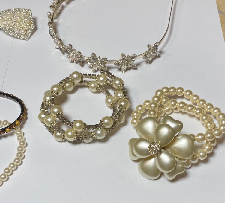 vintage-hair-clips-bangles-bundle-faux-pearl-diamante-106-3