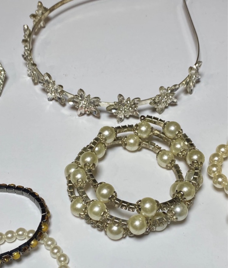 vintage-hair-clips-bangles-bundle-faux-pearl-diamante-106-4