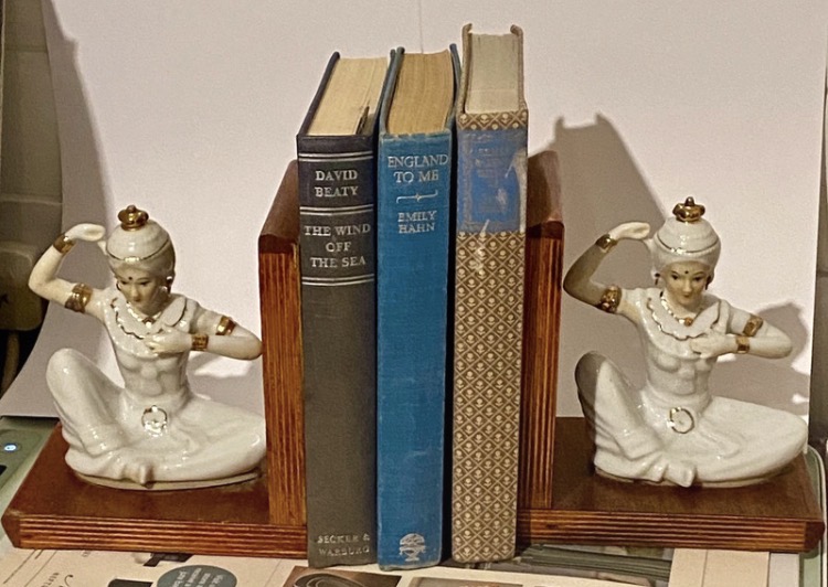 vintage-thai-temple-dancer-porcelain-teak-bookends-013-2