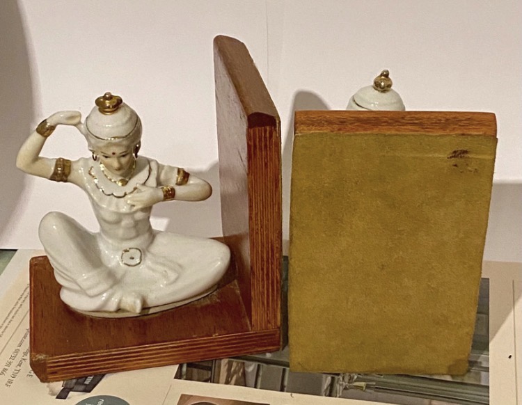 vintage-thai-temple-dancer-porcelain-teak-bookends-013-3
